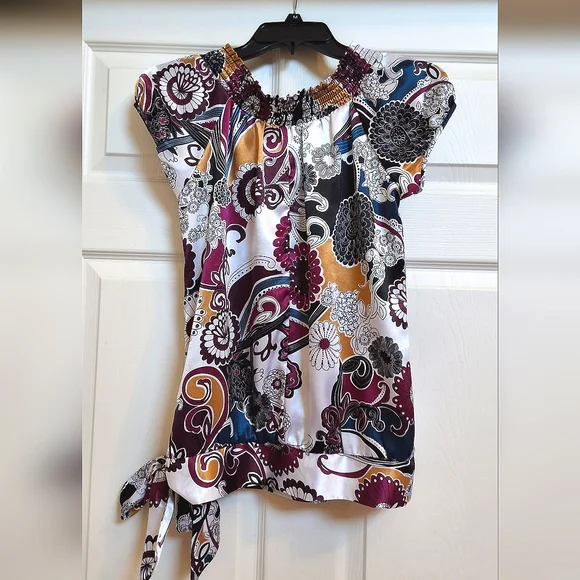 MY Michelle, Medium, Woman's Floral/Paisley Top - Picture 9 of 10